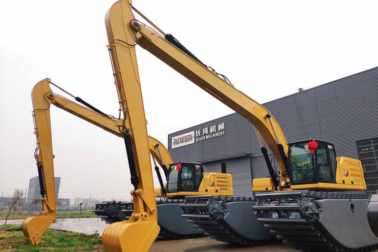 28-33 Ton Amphibious Excavator