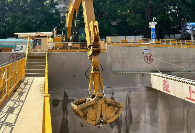 Excavator Telescopic Arm Solving Deep-Pit Challenges