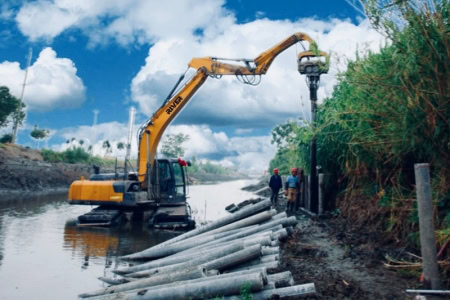 Video Pile Driving in Water Extend Arm & Vibratory Hammer